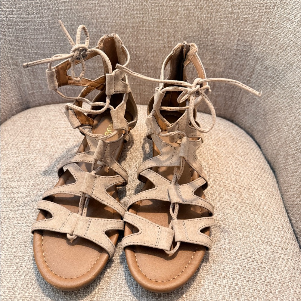 Tan gladiator sandals by Nicole. Size 8.5 - Picture 2 of 9